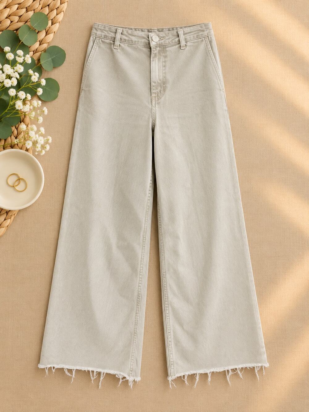 Zara High Rise Wide Leg Cropped Jeans Beige Raw Hem Scandi Quiet Luxury Size 4